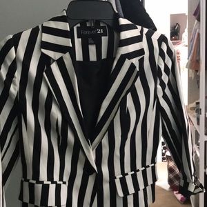 B/W striped blazer 🦓